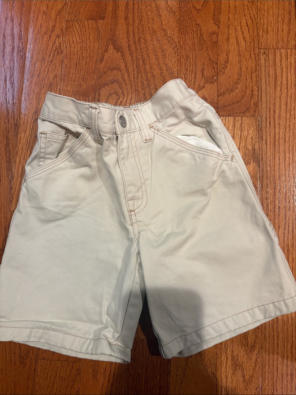 Gap cargo cram shorts with pockets